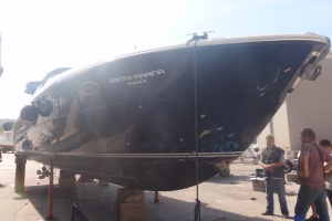 Primošten, 17. kolovoza 2011. - motorna jahta 'Santa Marina' na suhome vezu u primoštenskoj marini podvrgnuta je daljnjim istražnim radnjama o uzrogu pomorske nesreće u kojoj je sudjelovala